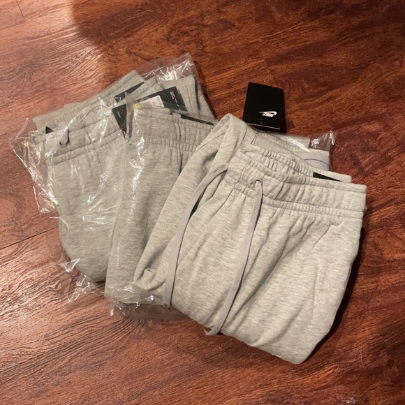 Nike Standard Fit Sweatpants - Picture 8 of 8